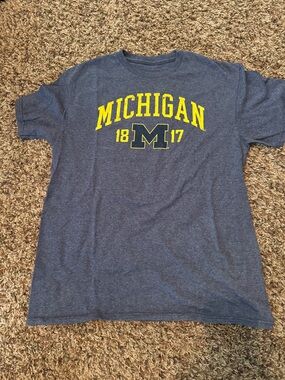 Michigan University Blue Graphic Tee size med